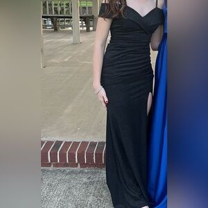 Chic Black Off-Shoulder Maxi Dress